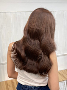 韓国大人レイヤー波巻きウェーブナチュラルブロンドベージュ - newi 三宮掲載