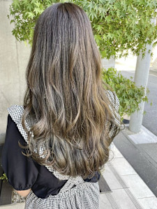 透明感抜群！オリーブベージュ - EMU international 春日部本店掲載