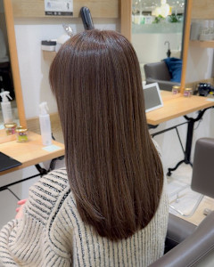 白髪ぼかし細めハイライト30代40代50代セミディ - Mira by KENJE掲載