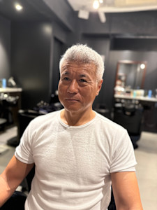 白髪フェードショート