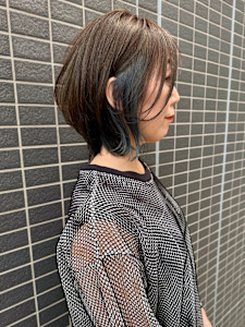 カーキグレージュ×大人レイヤーボブ