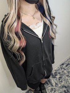 インナーカラーでド派手にイメチェン！い - Bulansis Hair掲載