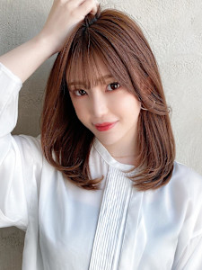 ホワイトグレージュ後れ毛が可愛い顔周りレイヤーミニウルフ - AFLOAT/L 錦糸町【アフロートエル】掲載