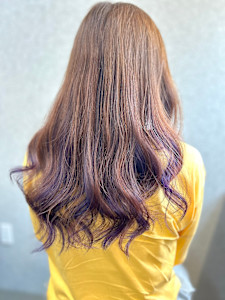 さりげなく魅せる大人のインナーカラー