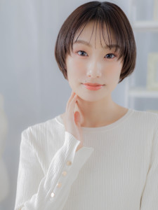 小顔シースルーバングショートカットレイヤー　フェザーショート - mod's hair【モッズヘア】越谷/越谷西口店掲載