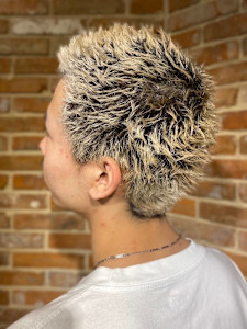 スパイキーショート×ブリーチ - ヒロ銀座ヘアーサロン神田店掲載