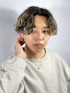 センターパート×メッシュ - ヒロ銀座ヘアーサロン神田店掲載