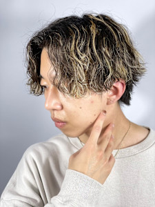 センターパート×メッシュ - ヒロ銀座ヘアーサロン神田店掲載