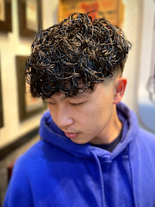 スペインカール×スキンフェード - HIRO GINZA BARBERSHOP 飯田橋神楽坂店掲載