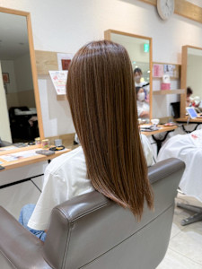 白髪ぼかし細めハイライト30代40代50代セミディ - Mira by KENJE掲載