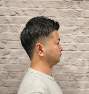 夏におすすめ爽やかさのあるツーブロックショートスタイル - グレイスフルバーバー プラチナム掲載