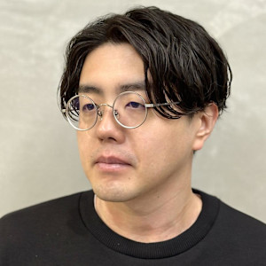 眼鏡にも合う◎ニュアンスパーマ×センターパート - SARM MAN 人形町〈理容室〉掲載