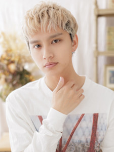 ブリーチデザイン波打ちパーマ金髪マッシュ　フェザーショート - COVER HAIR bliss【カバーヘア ブリス】大宮/大宮西口店掲載