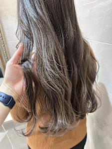 透明感/グレージュ/艶ロング - Atria 横浜【アトリア】掲載