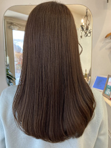 ミルクティーベージュブラウン毛先ワンカール大人艶感ロング - CHAINON掲載