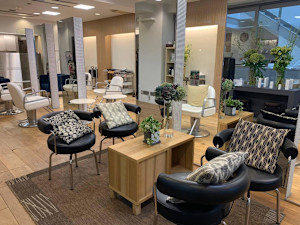 The Gallery hair 緑井駅前店(ザ ギャラリーヘアー ミドリイエキマエテン)