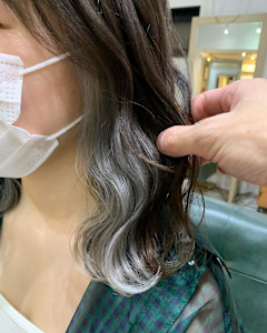 シルバーアッシュ　インナーカラー　ウェーブ巻き - ACT仙台 deuxieme掲載