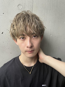 刈り上げマッシュ/ハイトーンカラー/グレーベージュ - ACT 仙川店掲載