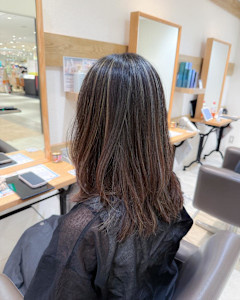 白髪ぼかし細めハイライト30代40代50代セミディ - KENJE ODAKYU SHONAN GATE掲載