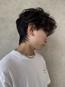 ラフでかっこいいセンターパートウルフ！ - Lia by KENJE掲載