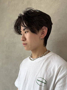 ラフでかっこいいセンターパートウルフ！ - Lia by KENJE掲載