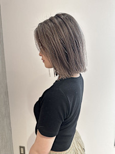 大人ボブ切りっぱなしボブ外ハネボブミルクティーアッシュグレー - YOKE掲載