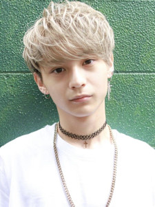 ハイトーンホワイト×刈り上げショート/メンズ - SOURCE 天王寺掲載