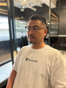 海外イケオジ　スキンフェードショート - THE MAN LeverageNewYork掲載