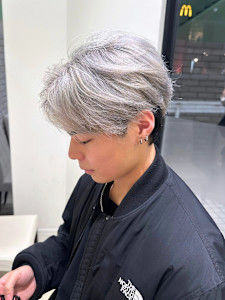 ホワイトシルバー - Ash 十日市場店掲載