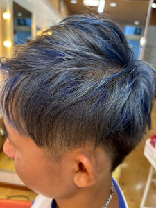 シルバー×ブルーメッシュ - Hair & Nail Studio Bloom掲載