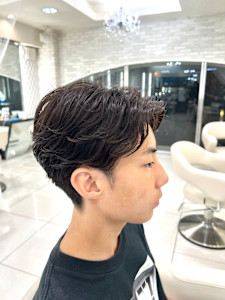 王道メンズニュアンスパーマ毛流れ - QUALIS 上福岡店掲載