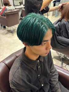 モスグリーン×ブリーチ - GLADGE池袋/ダブルカラー/ブリーチ掲載