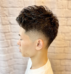 短髪 黒髪ショート ワイルドツーブロック ソフトモヒカン 社 - 銀座マツナガ 新宿パークタワー店掲載