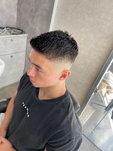 フェザーアップ/フェードスタイル - MEGURO BARBER SHOP 6PPONGI 目黒六掲載