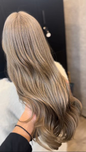 ホワイトベージュ[髪質改善][縮毛矯正] - ARiA by ECLART新宿南口店掲載