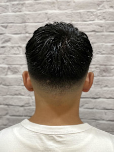 スキンフェードかき上げバングショート - グレイスフルバーバー プラチナム掲載