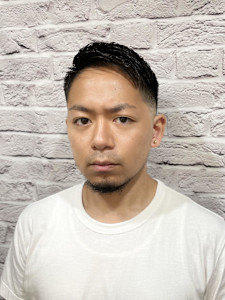 スキンフェードかき上げバングショート - グレイスフルバーバー プラチナム掲載