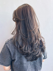 ロングおくれ毛美髪顔周りレイヤー韓国ヘア_ba549021 - IT by ALBUM 下北沢店掲載