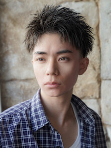 スーツ短髪ツーブロック束感モテる黒髪シークレットパーマ流行 - ～ing deux掲載