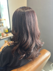 ツヤ感たっぷりのボルドー系カラー - 半個室型美容室 Sourire 九産大前店掲載