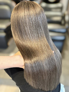 《巴結生》ミルクティーグレージュ/髪質改善トリートメント - elu by lovis掲載