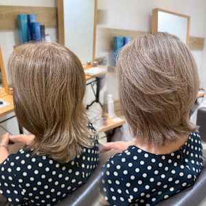 白髪ぼかし細めハイライト30代40代50代ブルーグレージュ - Mira by KENJE掲載