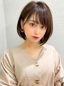 前下がりショートボブで絶壁解消！小顔に見えるひし形シルエット