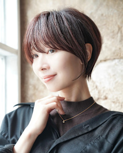 大人可愛い20代30代40代黒髪前下がりショートボブ丸みショ - ～ing deux掲載