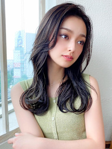 30代小顔に見えるくびれヘアレイヤー × オリーブグレージュ - AFLOAT/L 錦糸町【アフロートエル】掲載