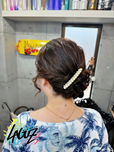 【ヘアセット】 パールアクセで華やかさを添えた上品シニヨン　