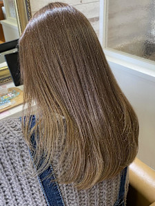 表面の白髪が光らない☆チラ見えインナーカラー - EMU international 白岡 CUTE店掲載