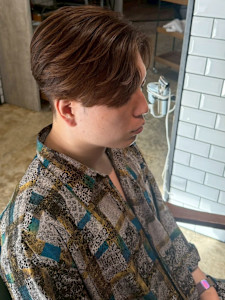 毛流れセンターパート　ブラウンカラー　外国人風スタイル　