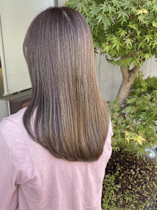 透明感引き立つグレージュカラー - EMU international 春日部本店掲載