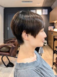 大人の上品さ漂う美シルエットショート - MANOHARU掲載